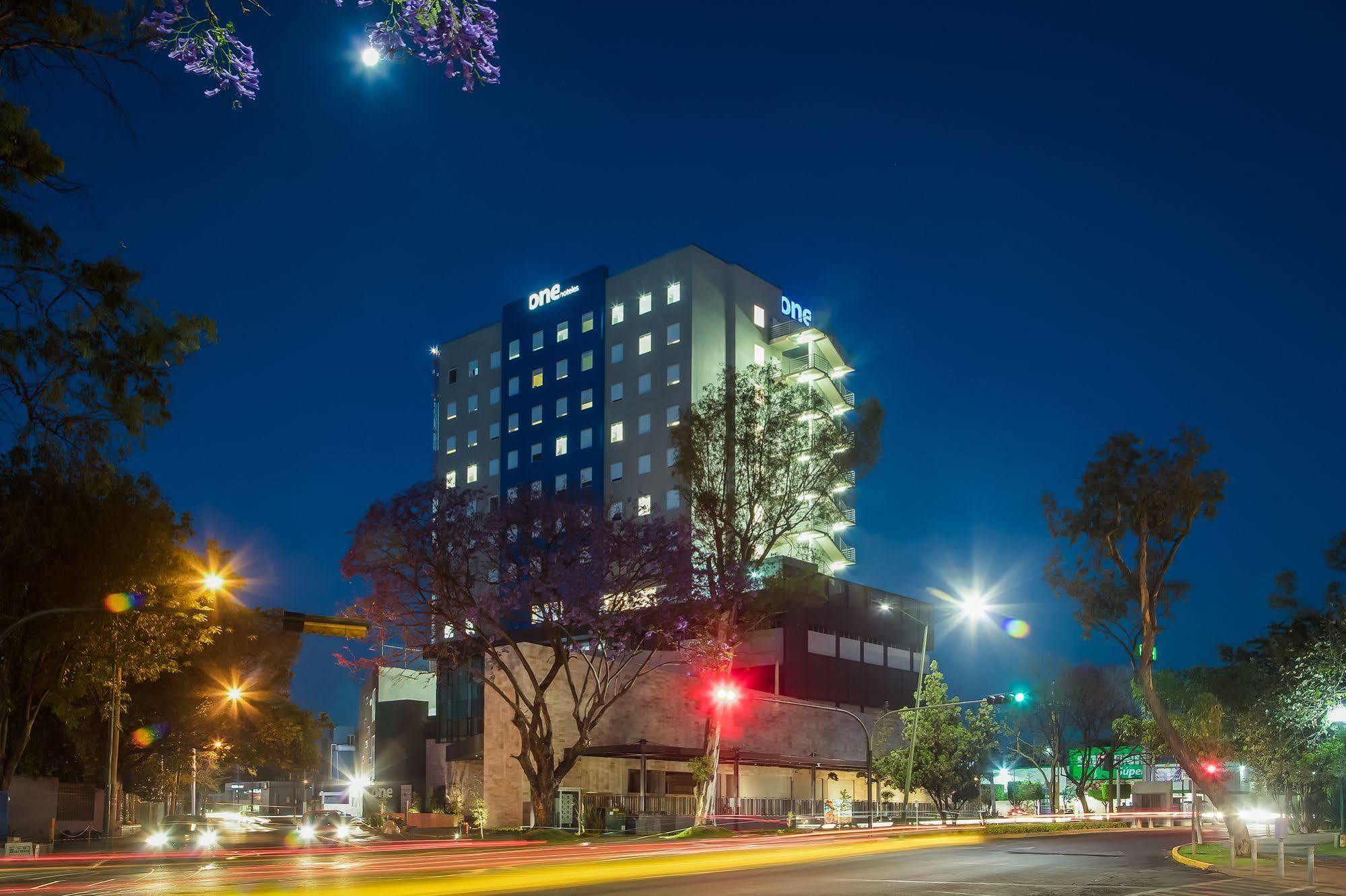 One Guadalajara Expo Hotel Exterior photo